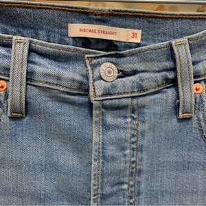 Levi’s Ribcage Straight jeans size 31